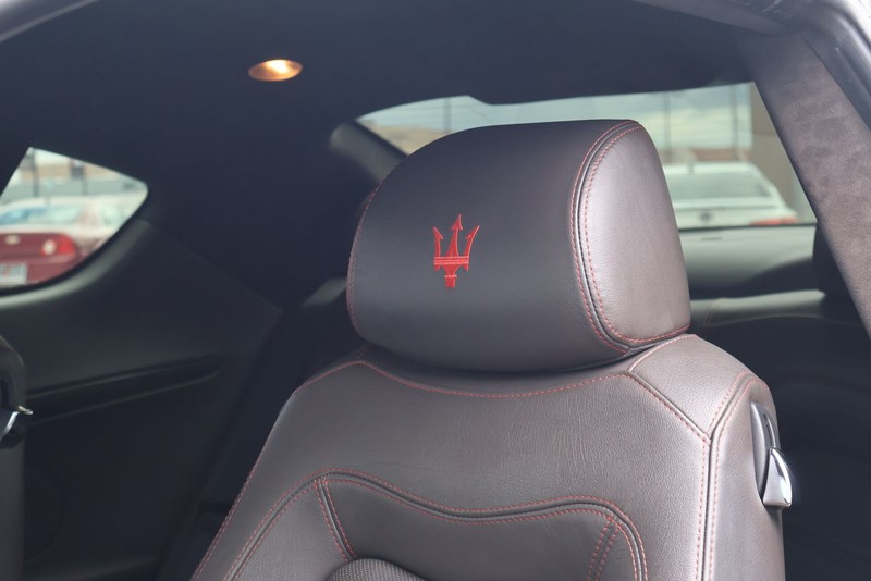 Maserati GranTurismo Vehicle Full-screen Gallery Image 20