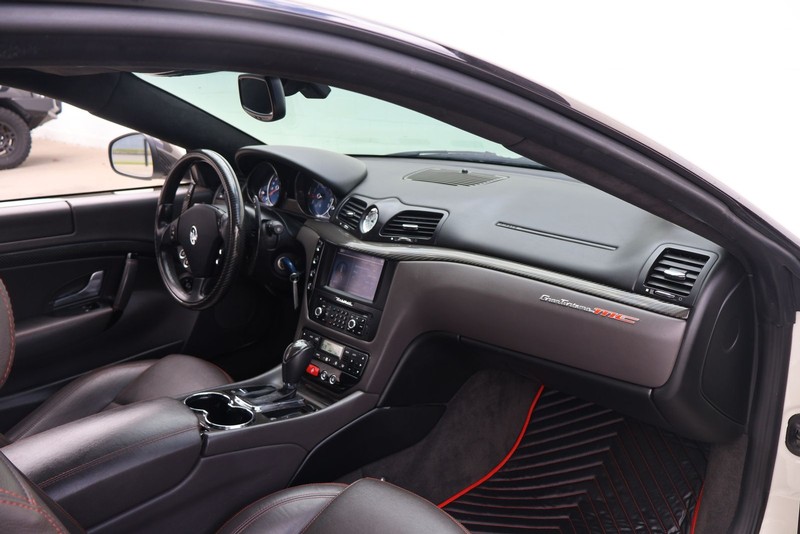 Maserati GranTurismo Vehicle Full-screen Gallery Image 21