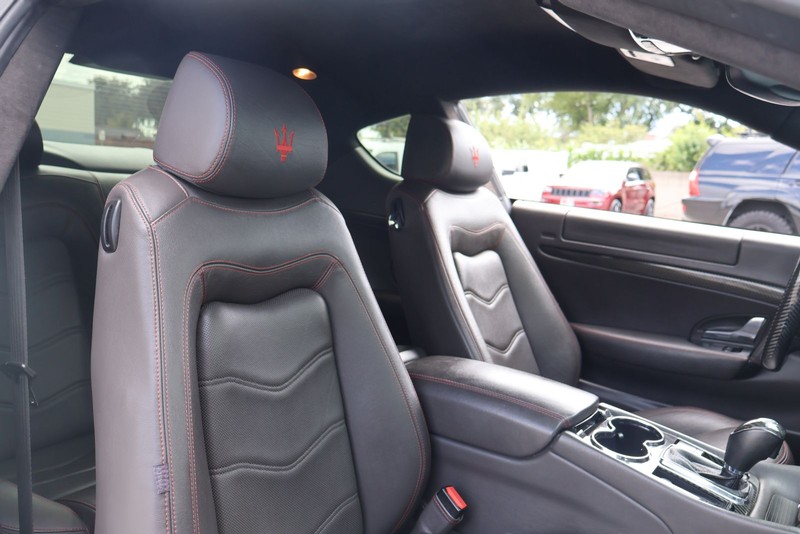 Maserati GranTurismo Vehicle Full-screen Gallery Image 22