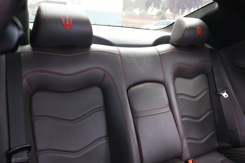 Maserati GranTurismo Vehicle Full-screen Gallery Image 23