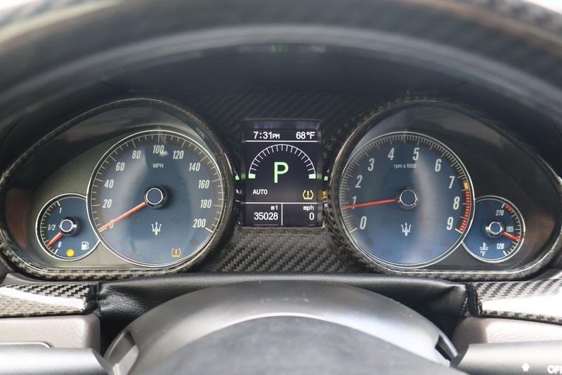 Maserati GranTurismo Vehicle Full-screen Gallery Image 27
