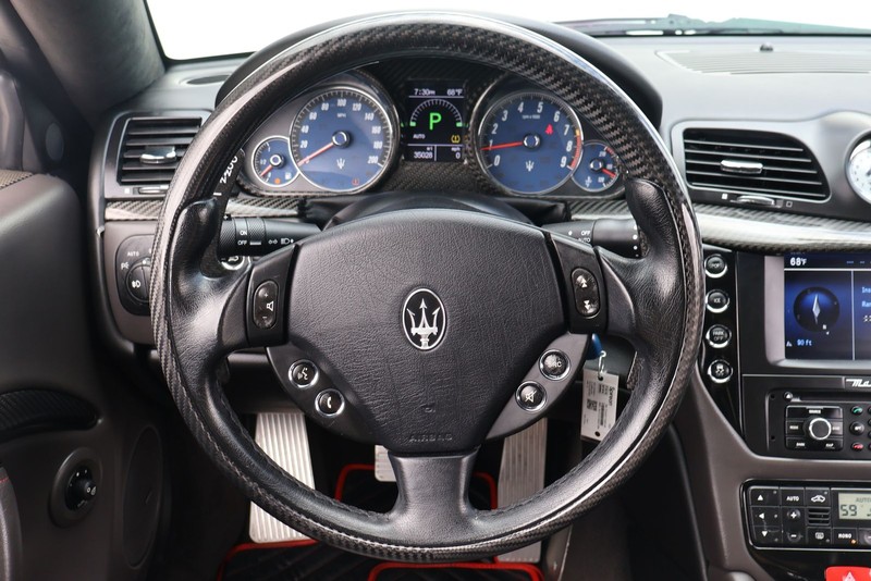 Maserati GranTurismo Vehicle Full-screen Gallery Image 28