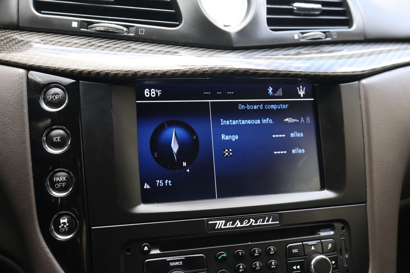 Maserati GranTurismo Vehicle Full-screen Gallery Image 34