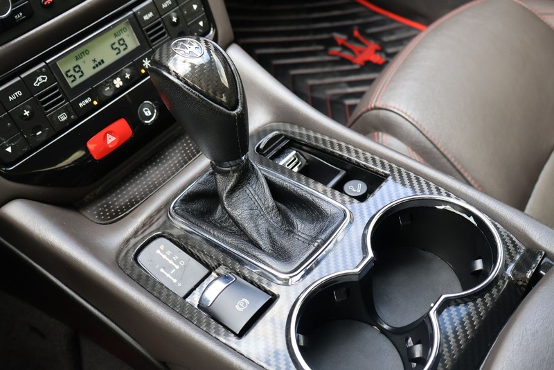 Maserati GranTurismo Vehicle Full-screen Gallery Image 36