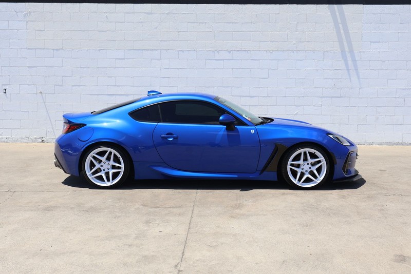 Subaru BRZ Vehicle Full-screen Gallery Image 04