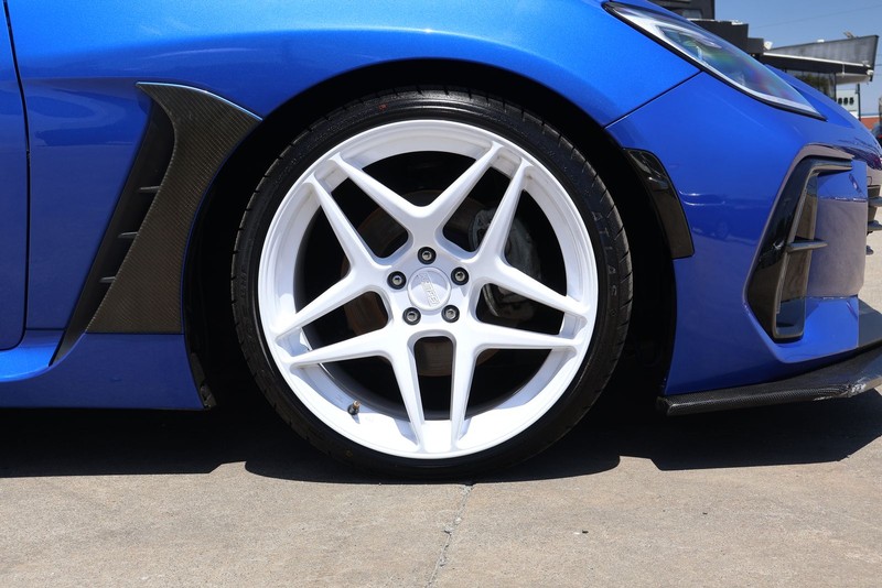 Subaru BRZ Vehicle Full-screen Gallery Image 13