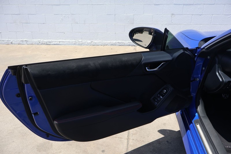 Subaru BRZ Vehicle Full-screen Gallery Image 14