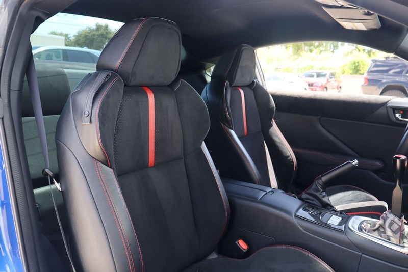 Subaru BRZ Vehicle Full-screen Gallery Image 19
