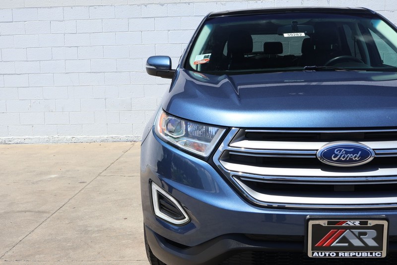 Ford Edge Vehicle Full-screen Gallery Image 03