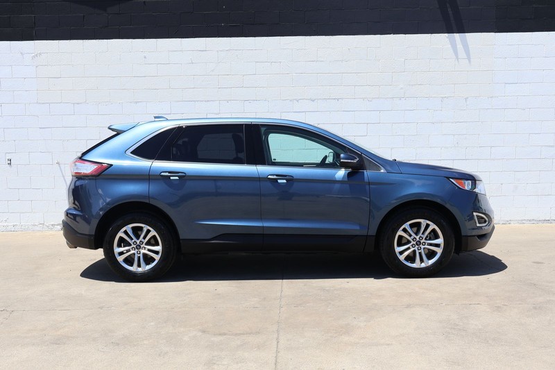 Ford Edge Vehicle Full-screen Gallery Image 04