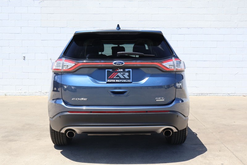 Ford Edge Vehicle Full-screen Gallery Image 06