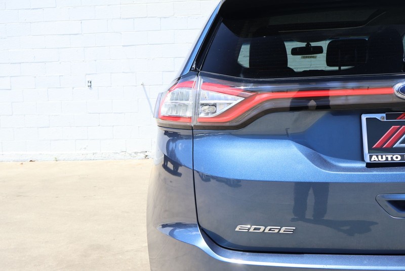 Ford Edge Vehicle Full-screen Gallery Image 07