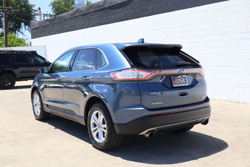 Ford Edge Vehicle Full-screen Gallery Image 09