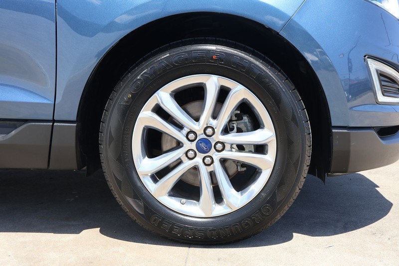 Ford Edge Vehicle Full-screen Gallery Image 13