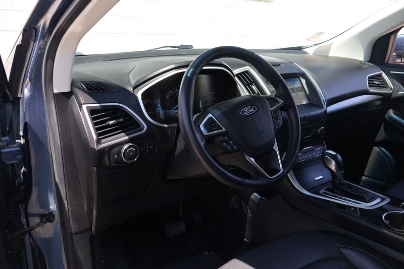 Ford Edge Vehicle Full-screen Gallery Image 15