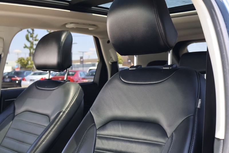 Ford Edge Vehicle Full-screen Gallery Image 17