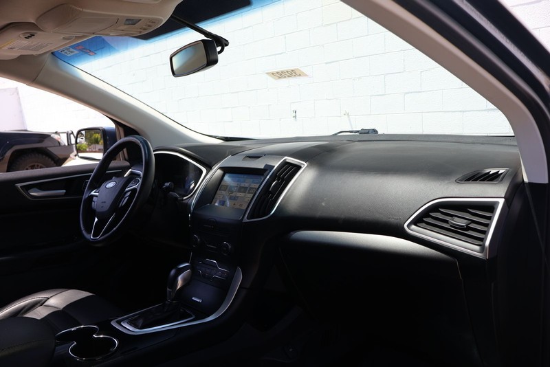 Ford Edge Vehicle Full-screen Gallery Image 18