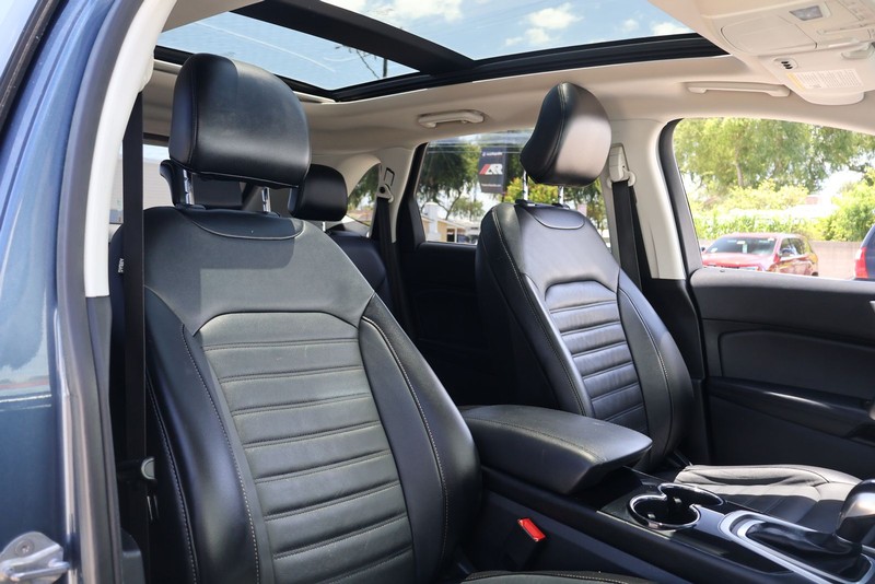 Ford Edge Vehicle Full-screen Gallery Image 19