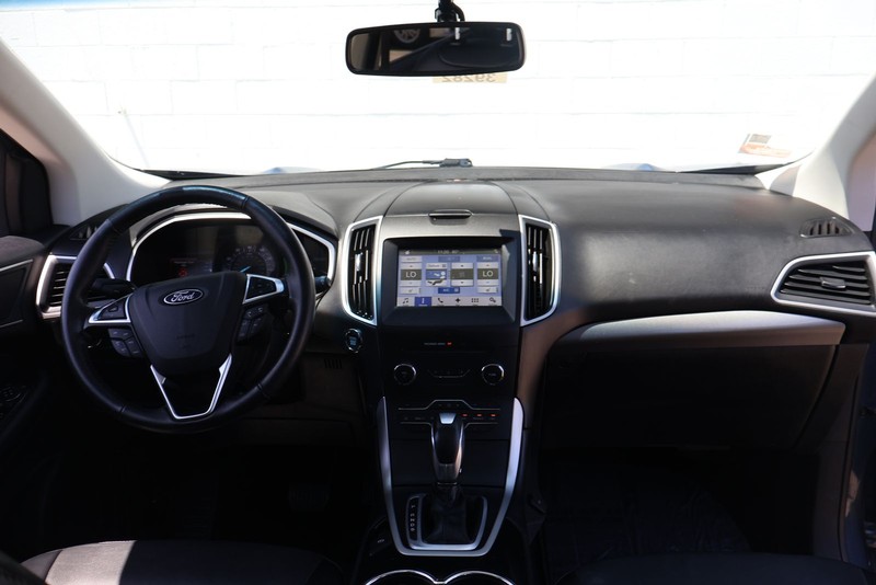 Ford Edge Vehicle Full-screen Gallery Image 21