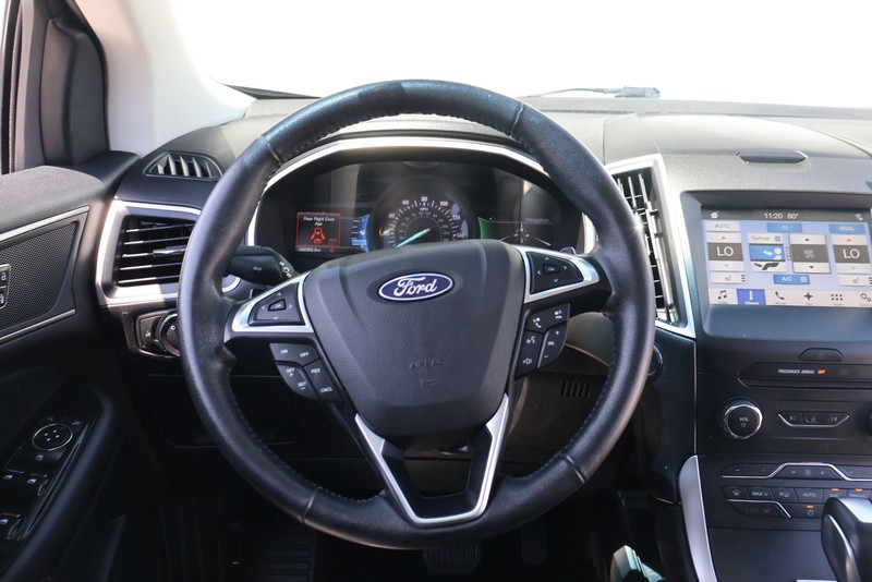 Ford Edge Vehicle Full-screen Gallery Image 23