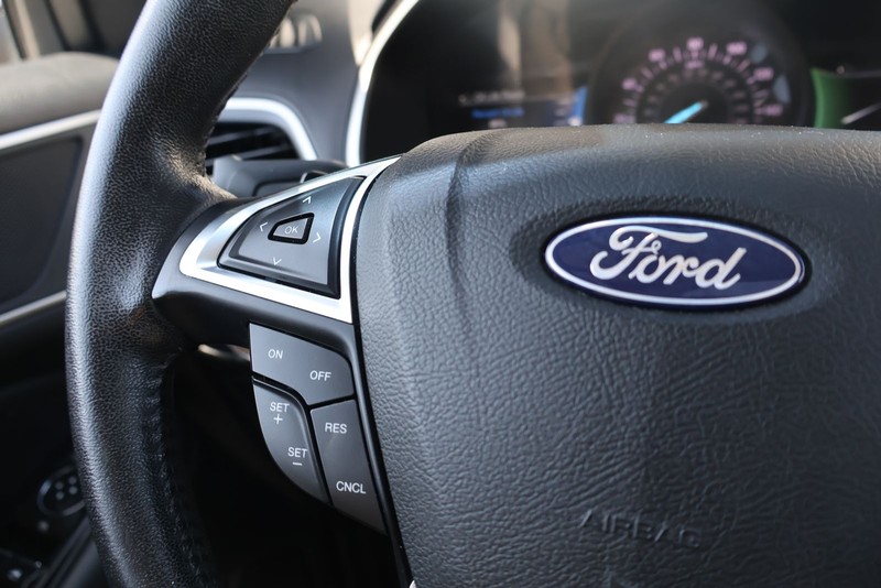 Ford Edge Vehicle Full-screen Gallery Image 24