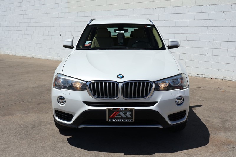 BMW X3 Vehicle Full-screen Gallery Image 02