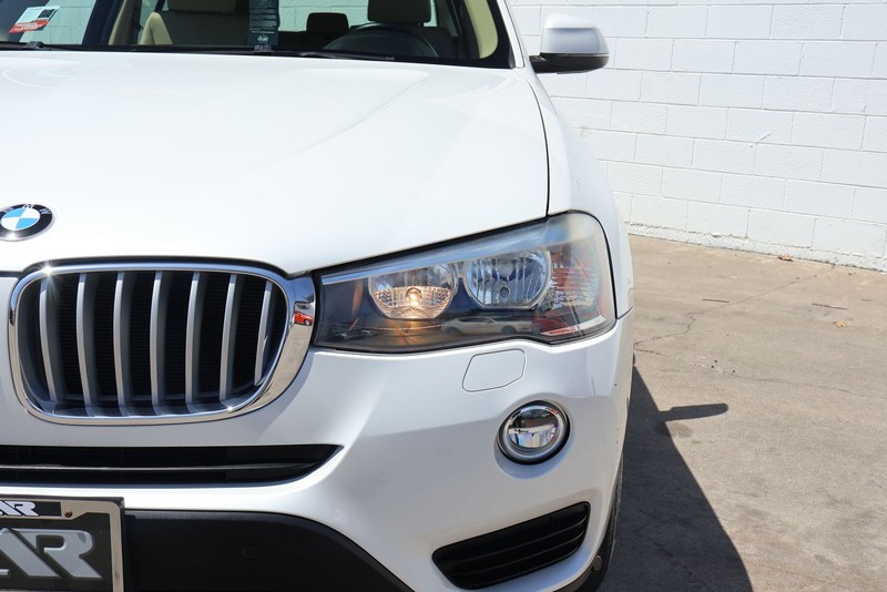 BMW X3 Vehicle Full-screen Gallery Image 03