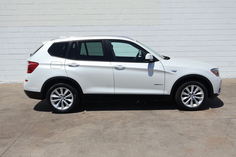 BMW X3 Vehicle Full-screen Gallery Image 04