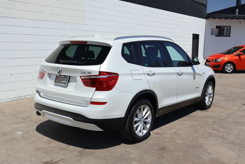 BMW X3 Vehicle Full-screen Gallery Image 05