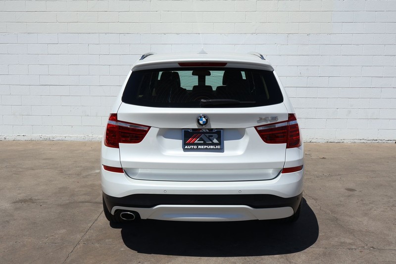 BMW X3 Vehicle Full-screen Gallery Image 06