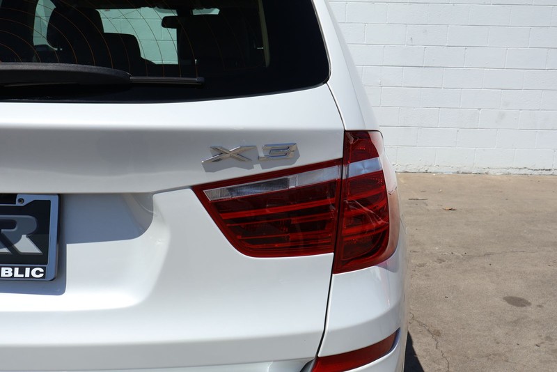 BMW X3 Vehicle Full-screen Gallery Image 07