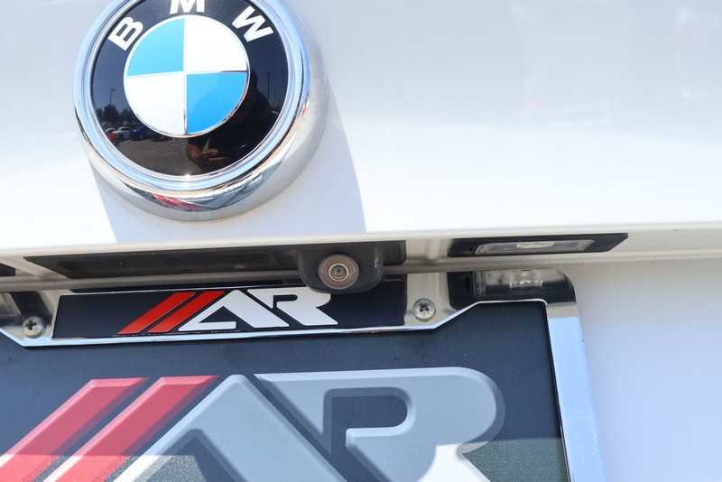BMW X3 Vehicle Full-screen Gallery Image 08