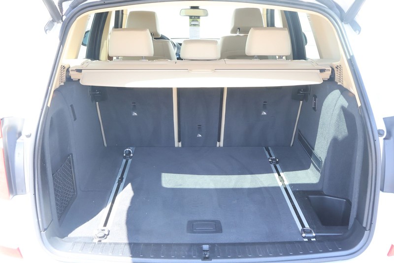 BMW X3 Vehicle Full-screen Gallery Image 09