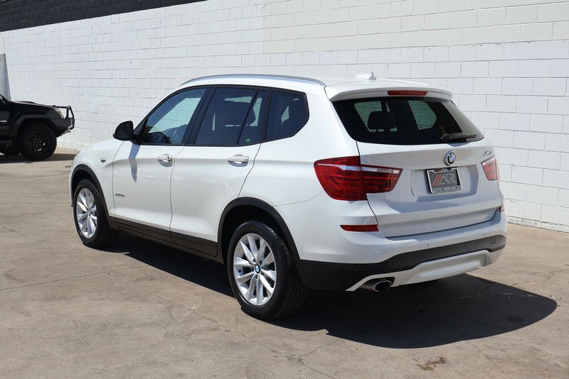 BMW X3 Vehicle Full-screen Gallery Image 11
