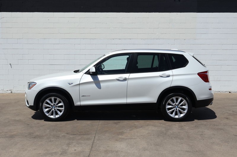 BMW X3 Vehicle Full-screen Gallery Image 12