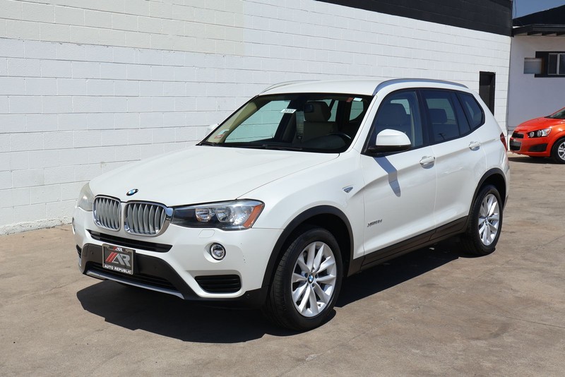 BMW X3 Vehicle Full-screen Gallery Image 13