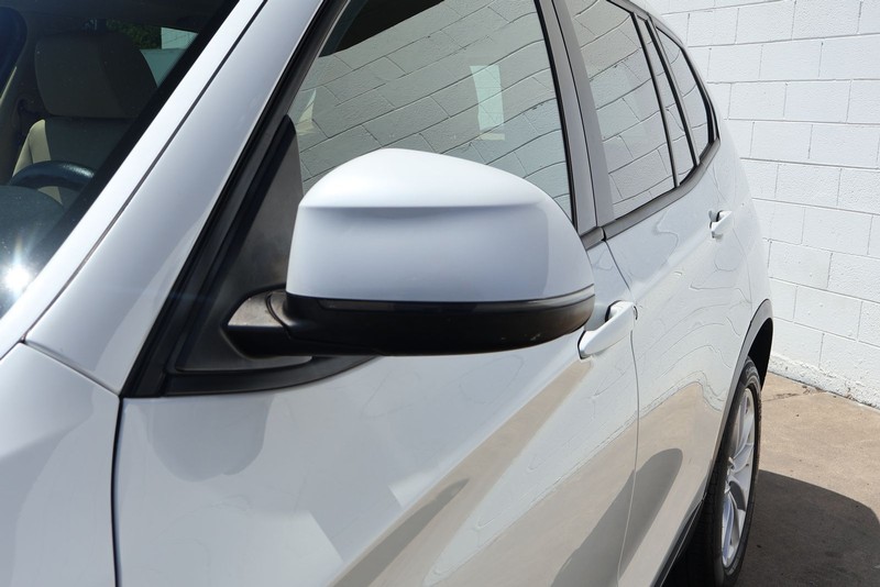 BMW X3 Vehicle Full-screen Gallery Image 14