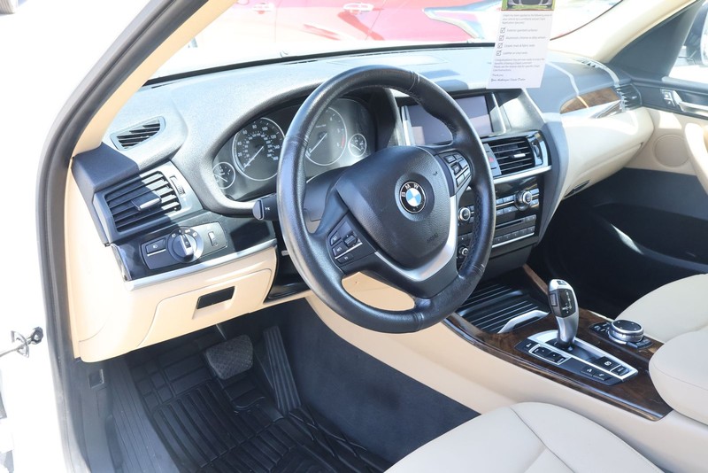 BMW X3 Vehicle Full-screen Gallery Image 19