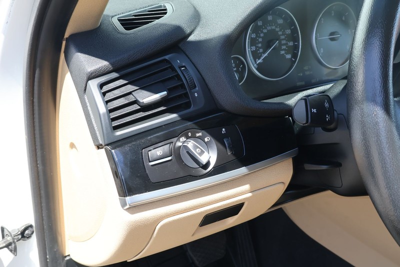 BMW X3 Vehicle Full-screen Gallery Image 20
