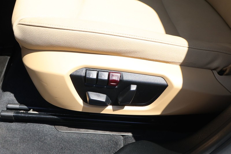 BMW X3 Vehicle Full-screen Gallery Image 21