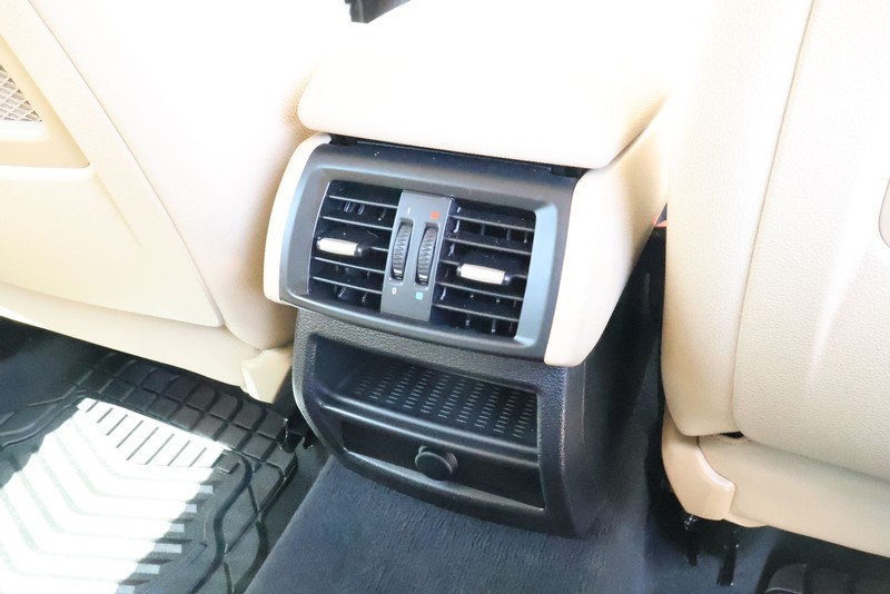 BMW X3 Vehicle Full-screen Gallery Image 27