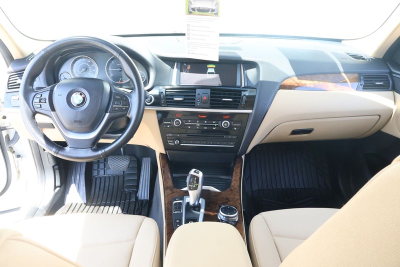 BMW X3 Vehicle Full-screen Gallery Image 28