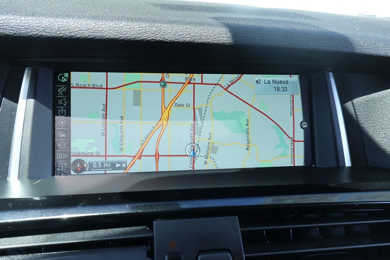 BMW X3 Vehicle Full-screen Gallery Image 32