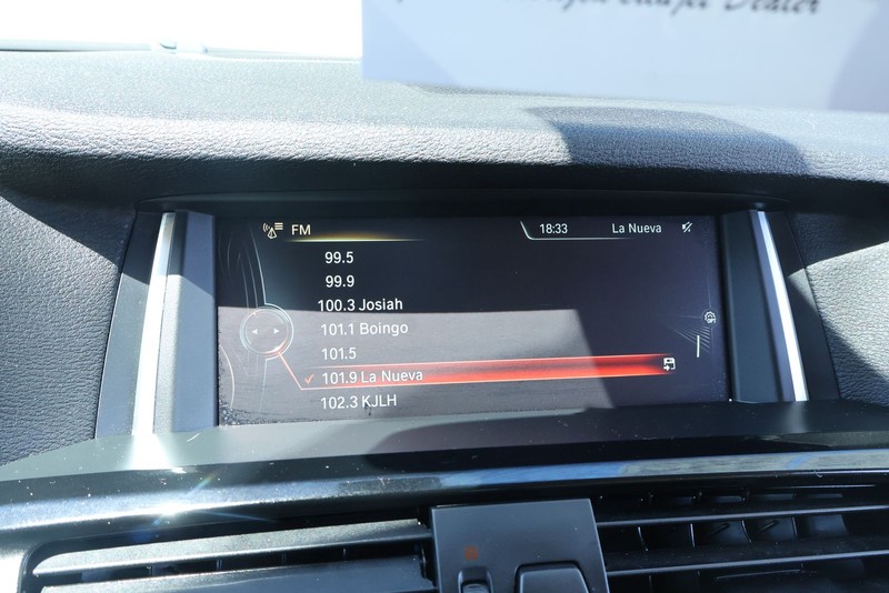 BMW X3 Vehicle Full-screen Gallery Image 33