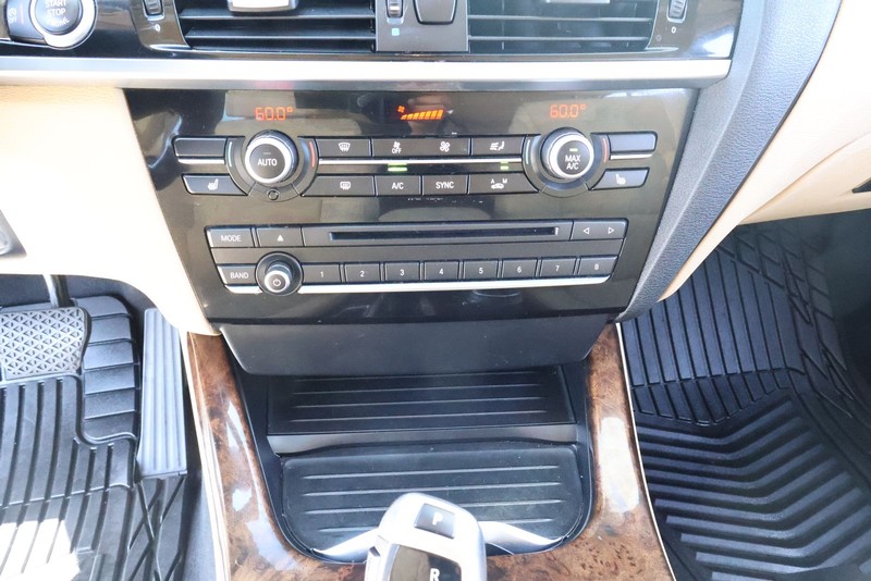 BMW X3 Vehicle Full-screen Gallery Image 34