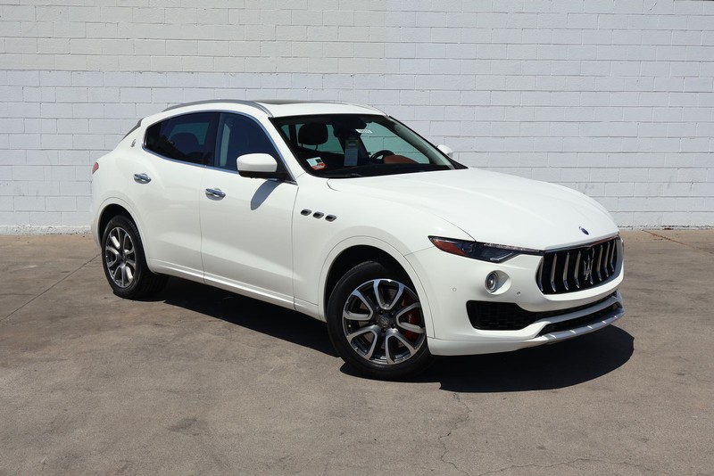 Maserati Levante Vehicle Full-screen Gallery Image 01