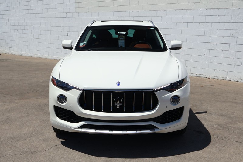Maserati Levante Vehicle Full-screen Gallery Image 02