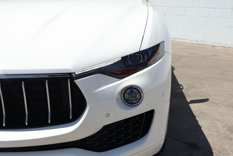 Maserati Levante Vehicle Full-screen Gallery Image 03