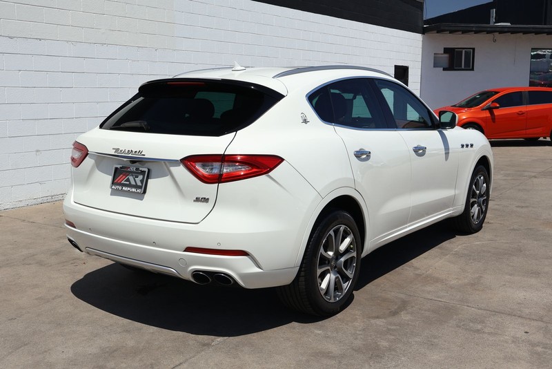 Maserati Levante Vehicle Full-screen Gallery Image 05