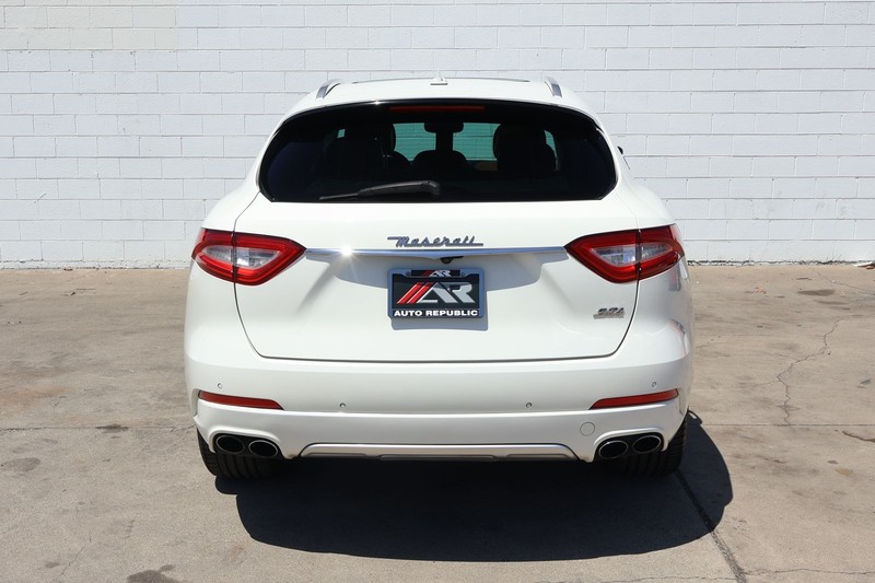 Maserati Levante Vehicle Full-screen Gallery Image 06